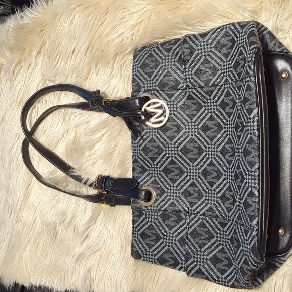 milan Handbags - Milan "M" purse bag